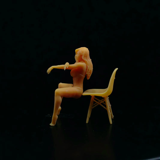 1/64 1/43 Scale Model Resin Sexy Seat Girl Uncolored Miniature Diorama Hand-painted T414