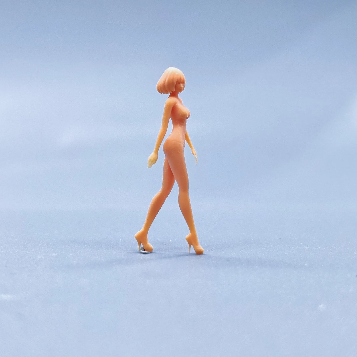 1/64 1/43 Figurines Scale Model Resin Sitting Bikini Short Hair Girl Uncolored Miniatures Diorama Hand-painted S745
