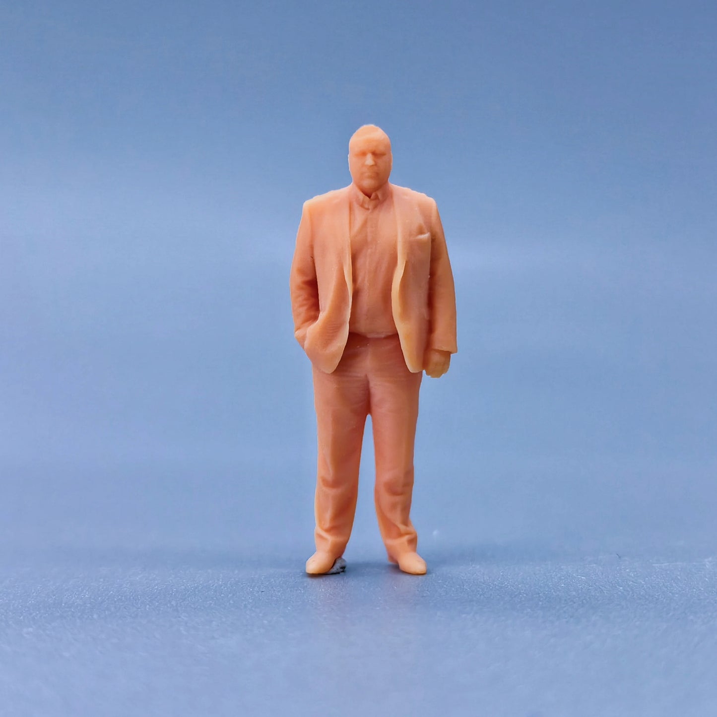 1/64 1/43 Figurines Scale Model Resin Wearing A Suit with One Hand In A Pocket Uncolored Miniatures Diorama Hand-painted L132