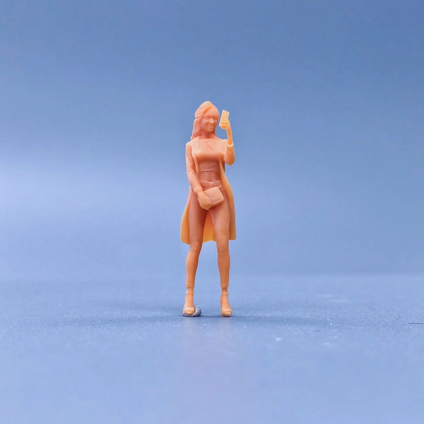 1/64 1/43 Scale Model Resin Woman In Video CallUncolored Miniature Diorama Hand-painted S123