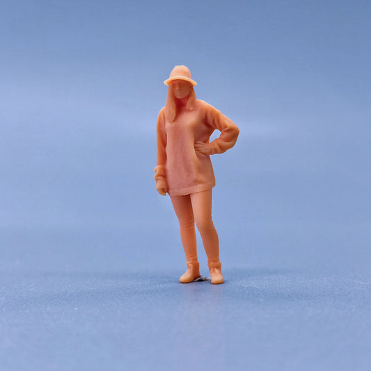 1/64 1/43 Figurines Scale Model Resin A Woman with A Hat on Her Waist Uncolored Miniatures Diorama Hand-painted L204