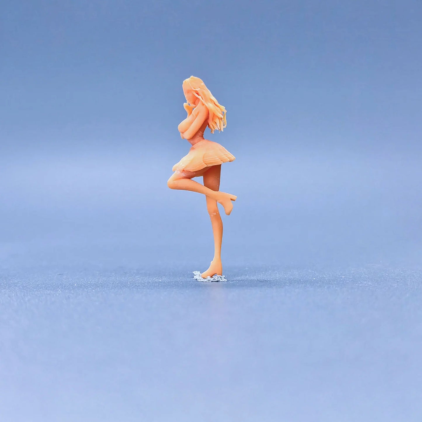 1/64 1/43 Scale Model ResinWomen with Long Legs, Big Skirts and Long Hair Uncolored Miniature Diorama Hand-painted S817