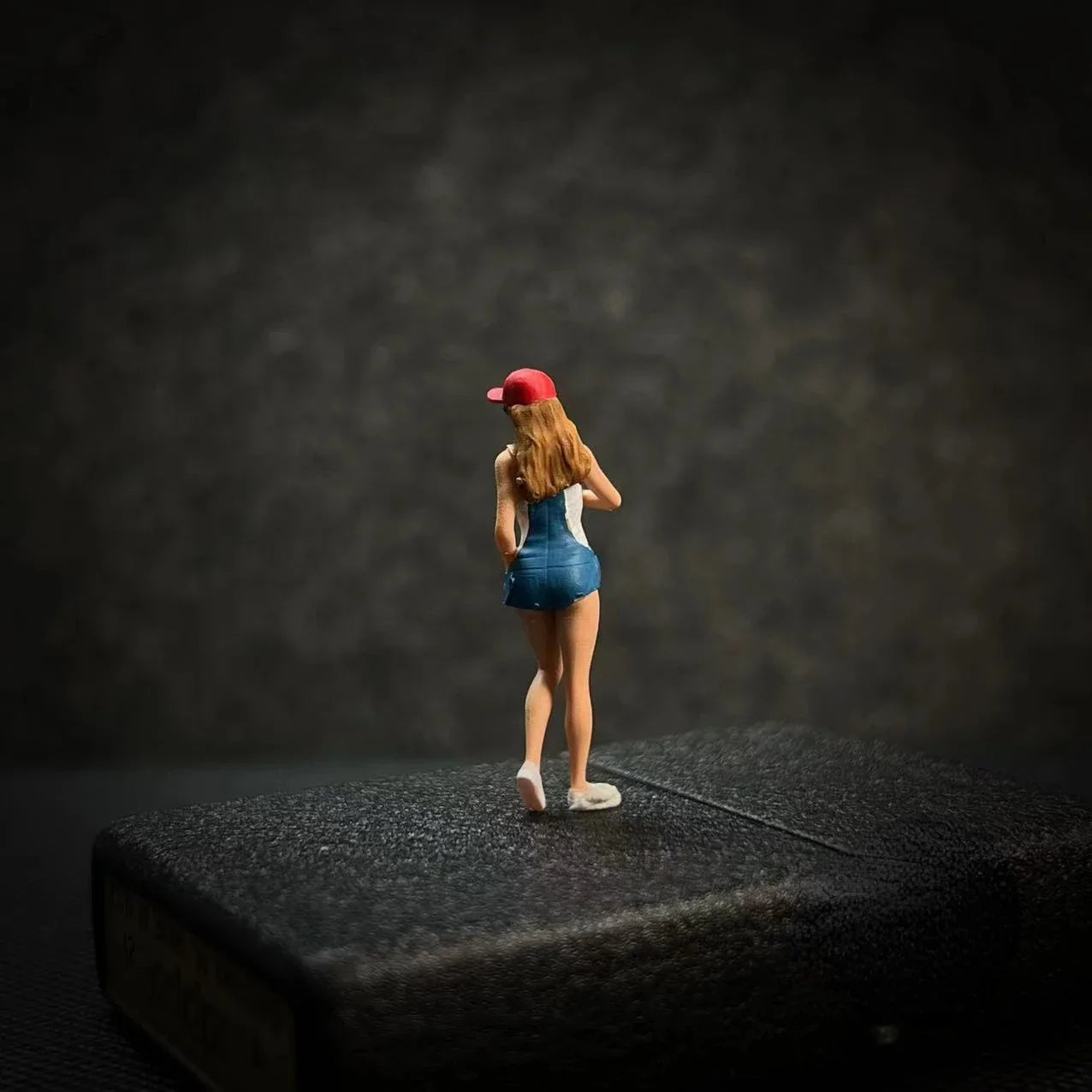 LP.Mini World Diorama 1/64 Scale Figurines Model The Girl with A Drink Collection Miniature Hand-painted