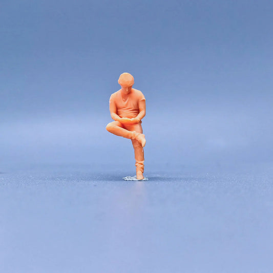 1/64 1/43 Scale Model Resin Boy Sitting Playing with Mobile PhoneUncolored Miniature Diorama Hand-painted S727