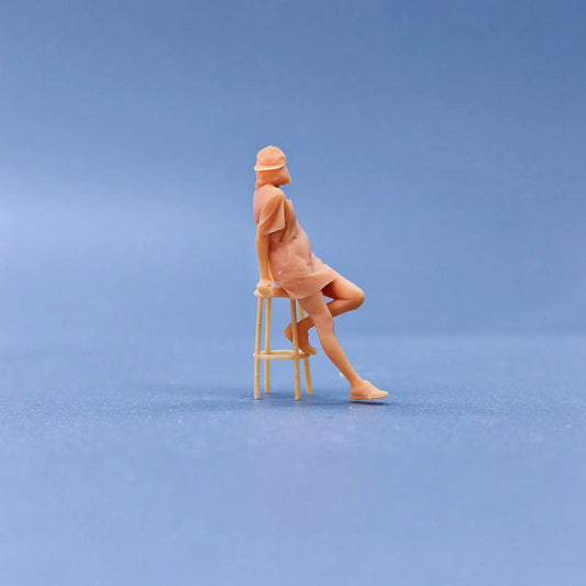 1/64 1/43 Scale Model Resin The Girl Leaning Against The Chair Uncolored Miniature Diorama Hand-painted S121