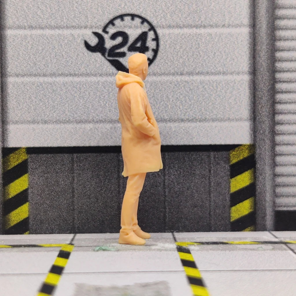 1/64 1/43 Scale Model Resin A Man Waiting for A CoatUncolored Miniature Diorama Hand-painted T132