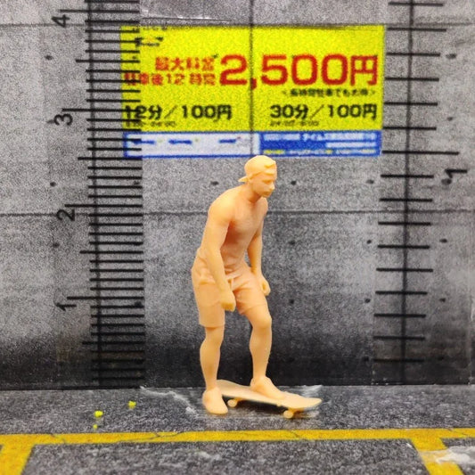 1/64 1/43 Scale Model Resin The Skateboard Man Cannot Be SeparatedUncolored Miniature Diorama Hand-painted S236