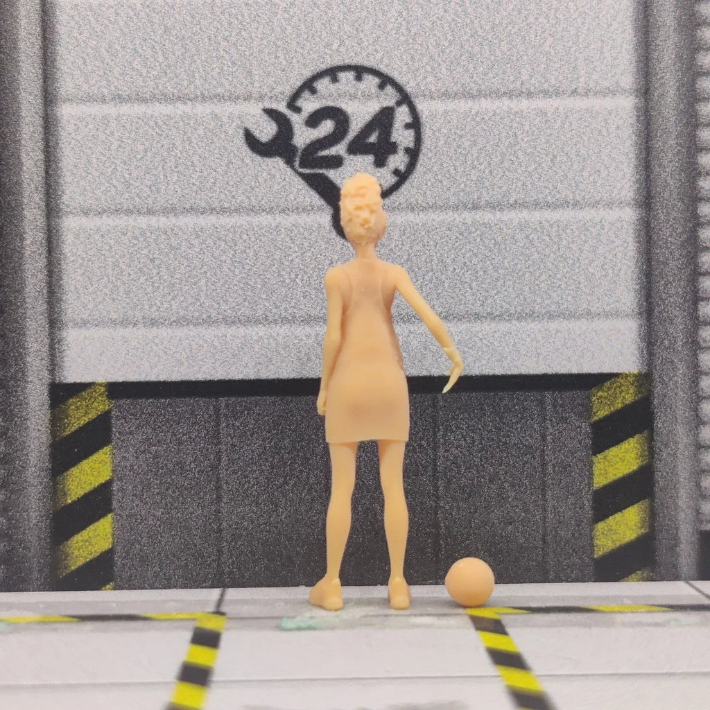 1/64 Scale Model Resin Girl with Basketball Uncolored Miniature Diorama Hand-painted S924