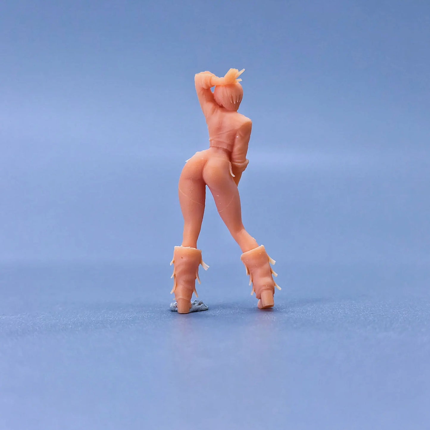 1/64 1/43 Figurines Scale Model Resin Latin Woman with Short Hair Uncolored Miniatures Diorama Hand-painted S340