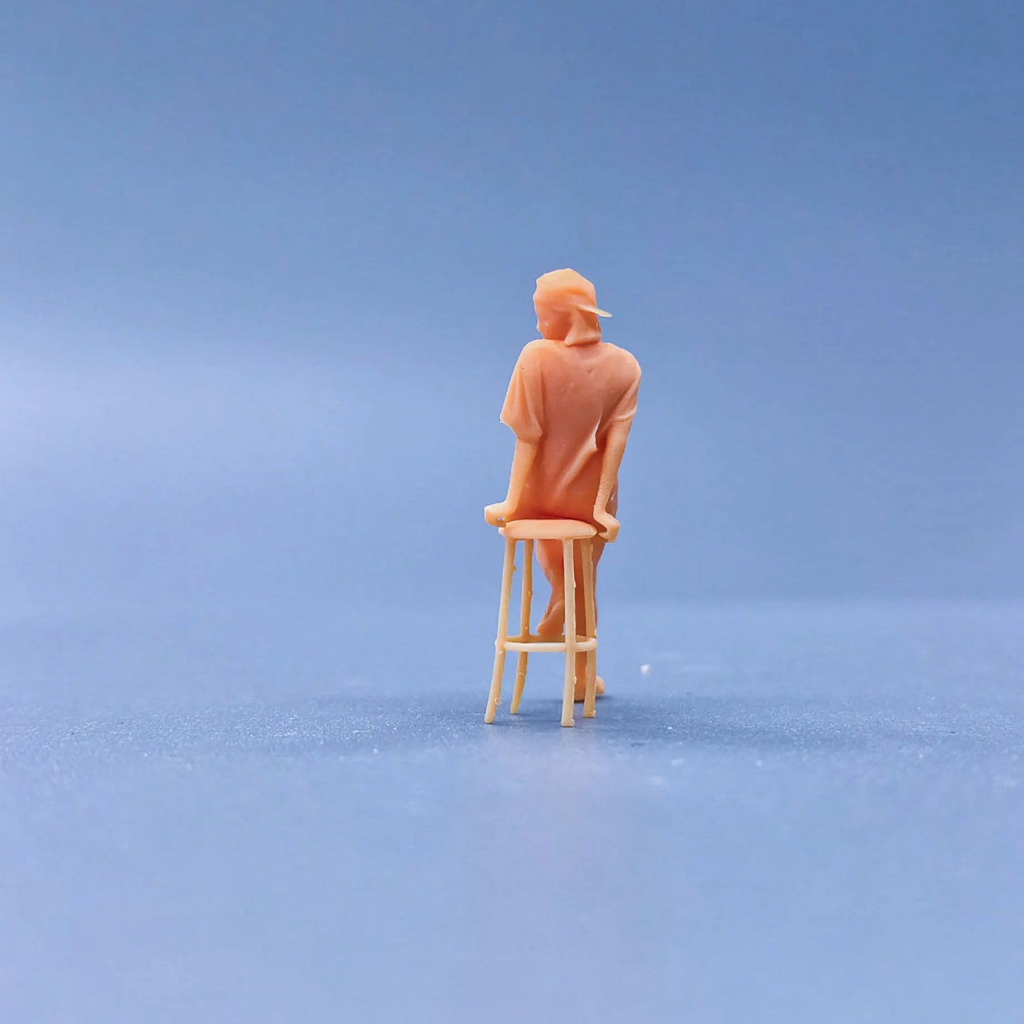 1/64 1/43 Scale Model Resin The Girl Leaning Against The Chair Uncolored Miniature Diorama Hand-painted S121