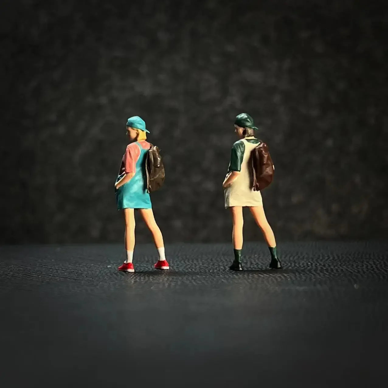 LP.Mini World Diorama 1/64 Scale Figurines Model Knapsack Girl Collection Miniature Hand-painted