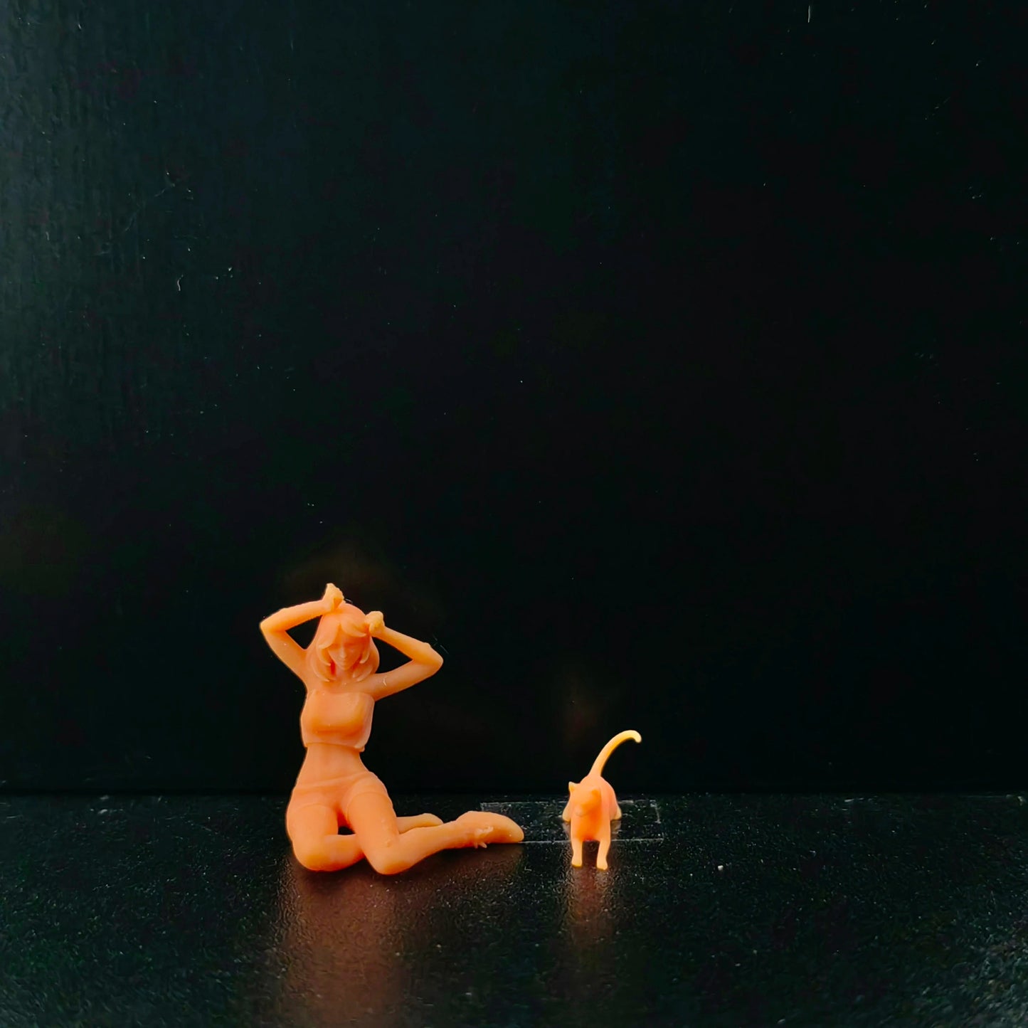 1/64 1/43 Scale Model ResinTease The Cat - Pink Fist Female+Hand Reaching Cat Uncolored Miniature Diorama Hand-painted T610