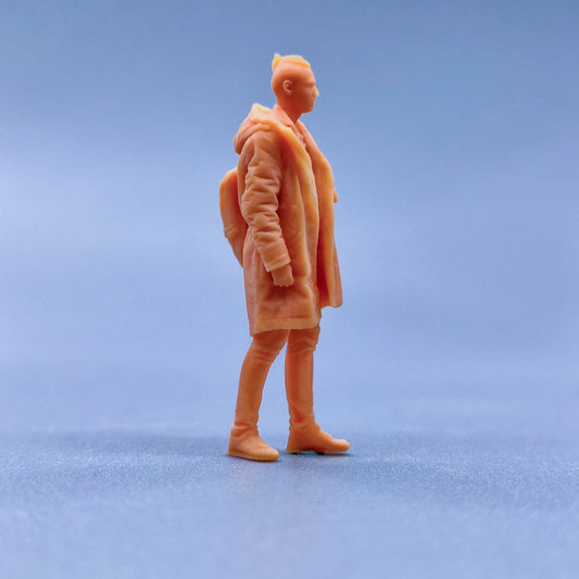 1/64 1/43 Figurines Scale Model Resin A Man Wearing A Coat and Traveling  Uncolored Miniatures Diorama Hand-painted L234