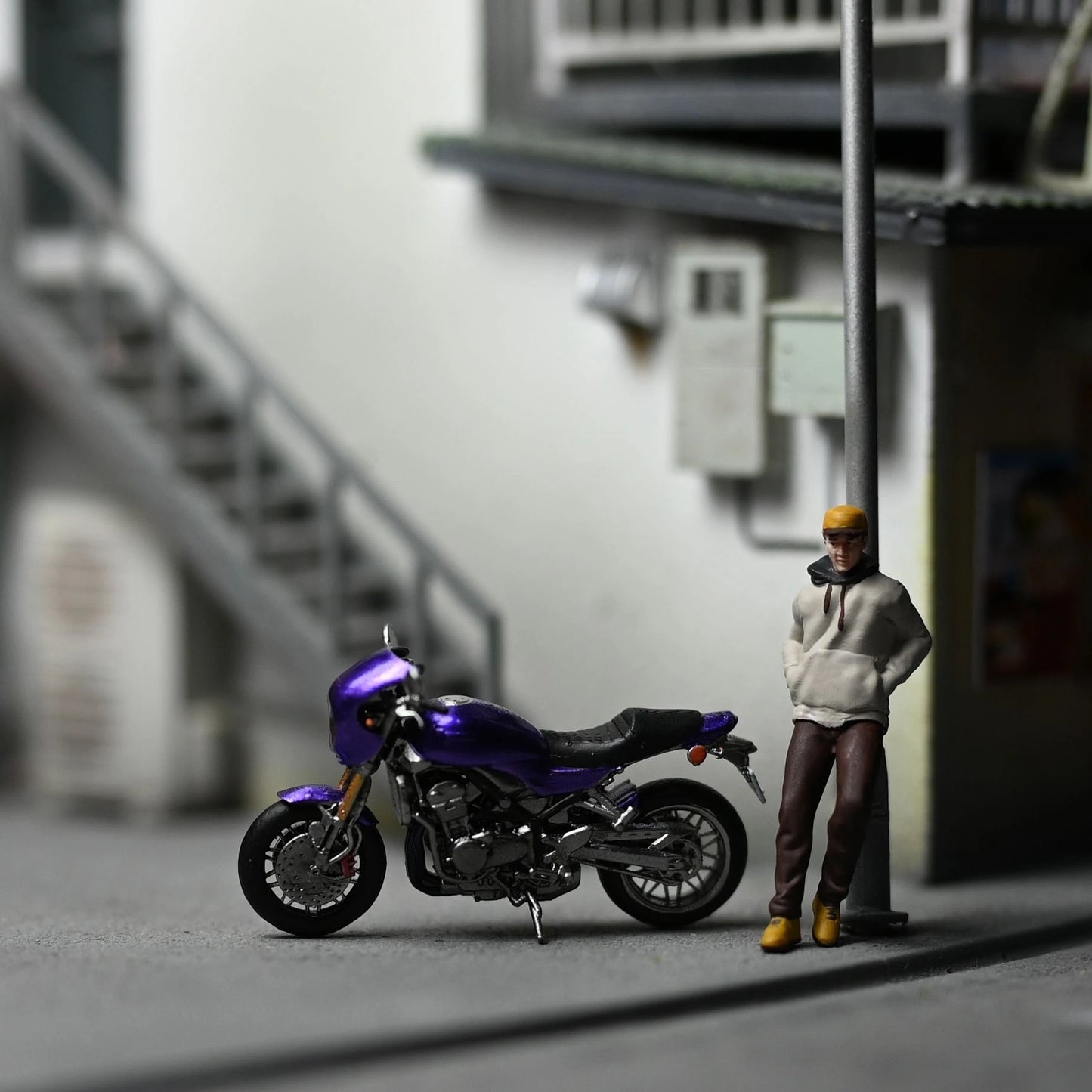 EHC Diorama 1/64 Pose Man and Motorcycle Kawasaki Z900rs Characters Series Pre Order