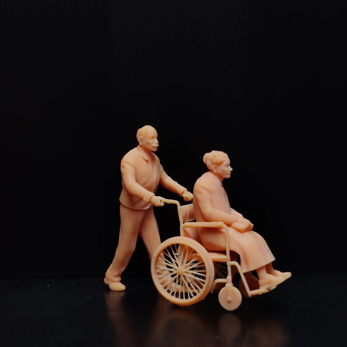 1/64 1/43 Scale Model Resin Grandpa Pushed GrandmaUncolored Miniature Diorama Hand-painted T525