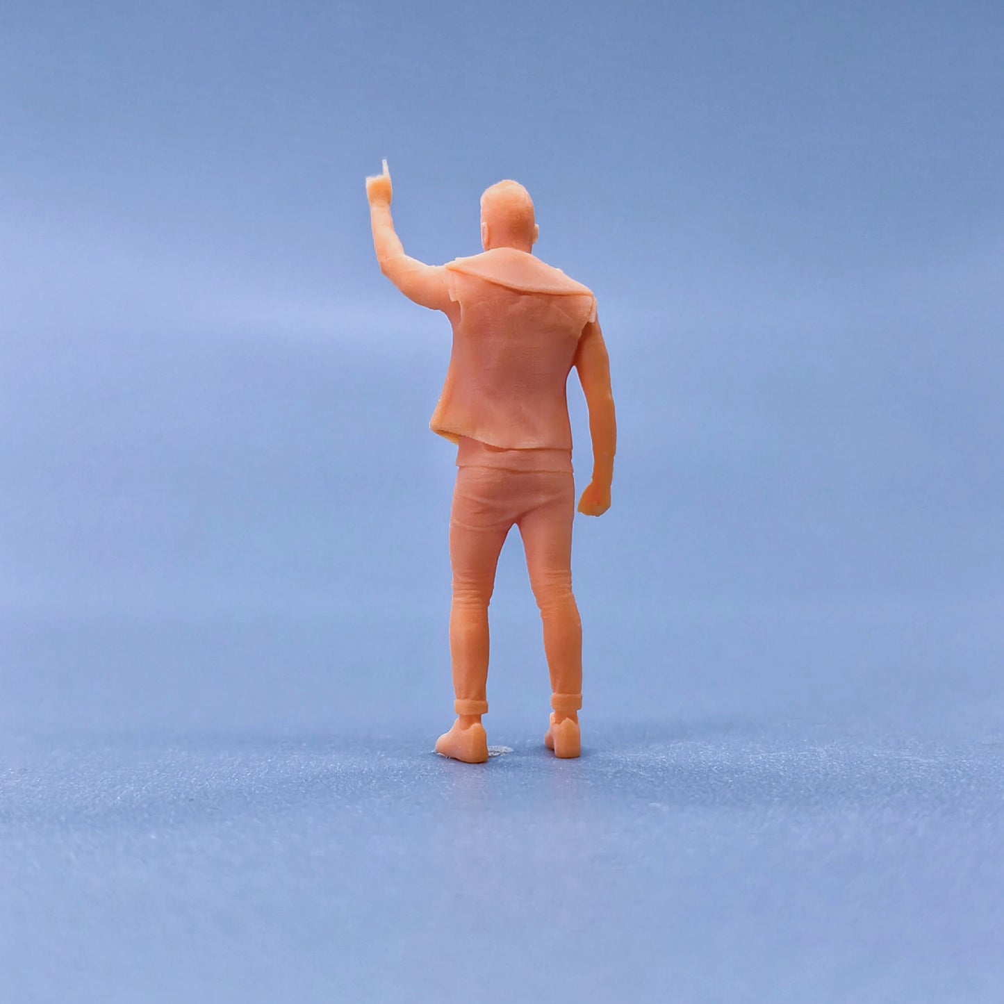 1/64 1/43 Figurines Scale Model Resin Middle Aged Man Holding Up His Fingers Uncolored Miniatures Diorama Hand-painted  L211