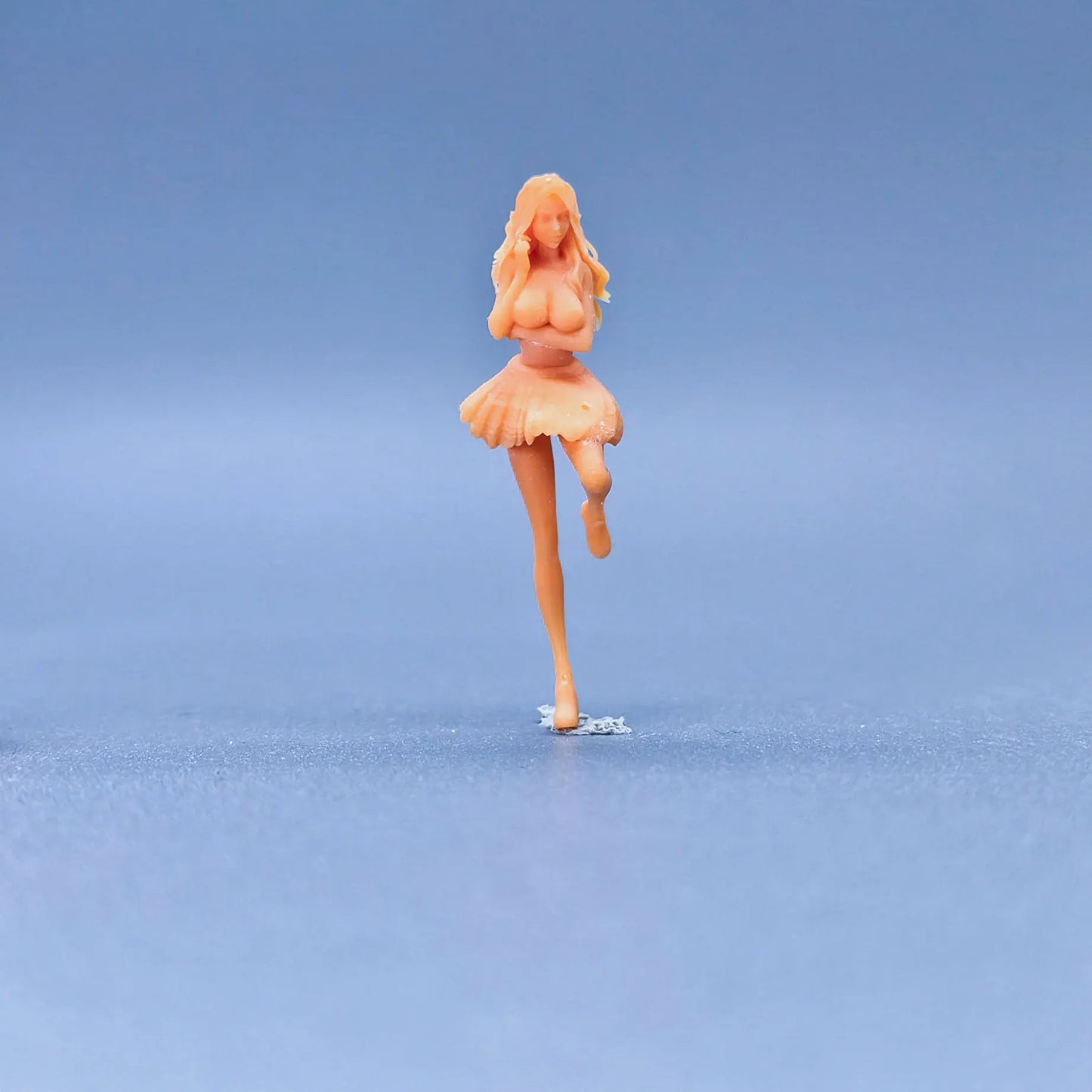 1/64 1/43 Scale Model ResinWomen with Long Legs, Big Skirts and Long Hair Uncolored Miniature Diorama Hand-painted S817