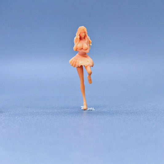 1/64 1/43 Scale Model ResinWomen with Long Legs, Big Skirts and Long Hair Uncolored Miniature Diorama Hand-painted S817