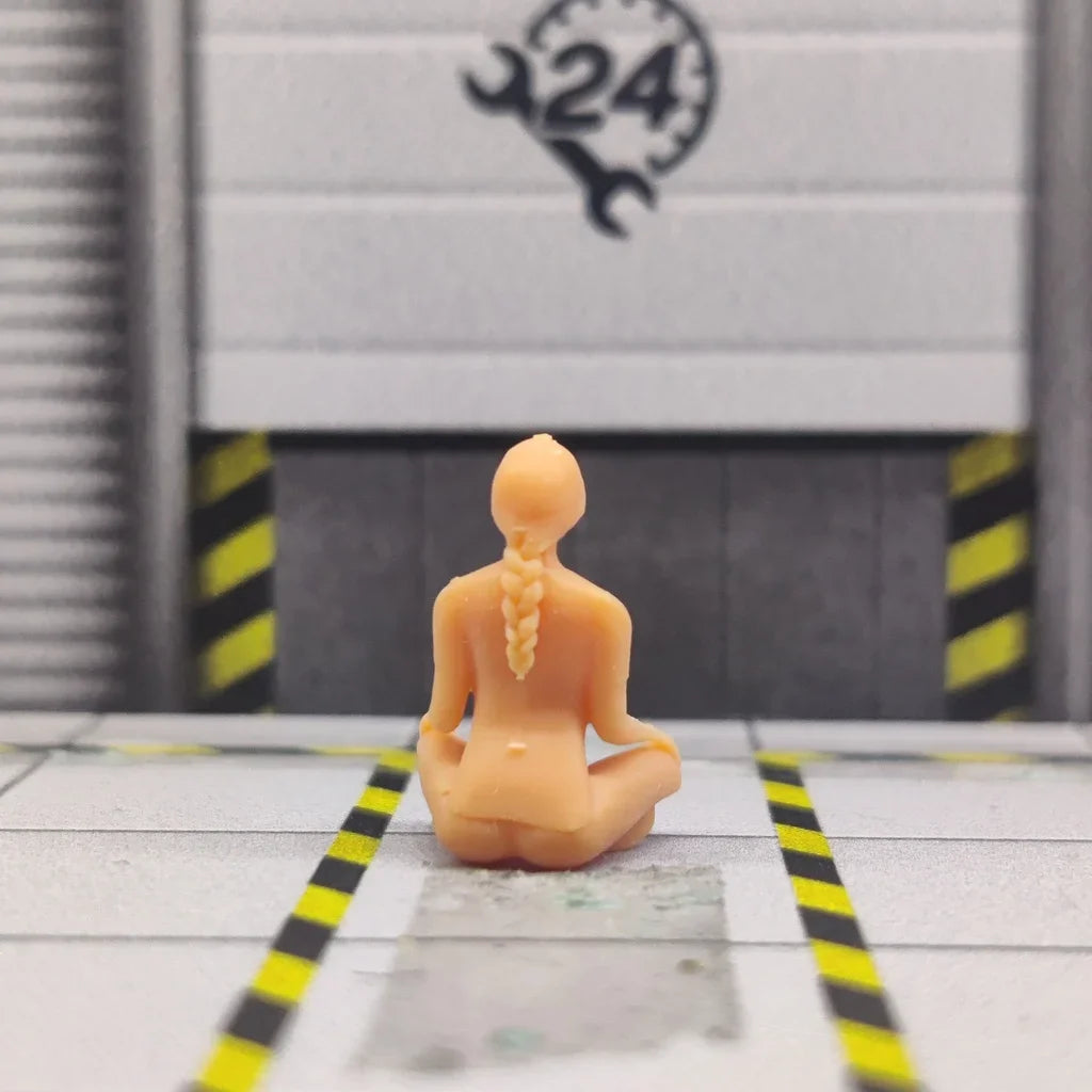 1/64 1/43 Scale Model ResinMeditation Yoga Girl Uncolored Miniature Diorama Hand-painted S834