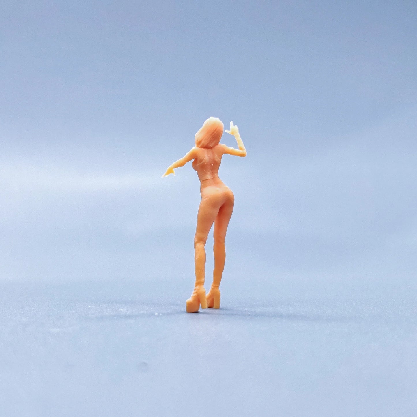 1/64 1/43 Figurines Scale Model Resin Sexy Standing Girl with A Belly Pocket Uncolored Miniatures Diorama Hand-painted S411 S412