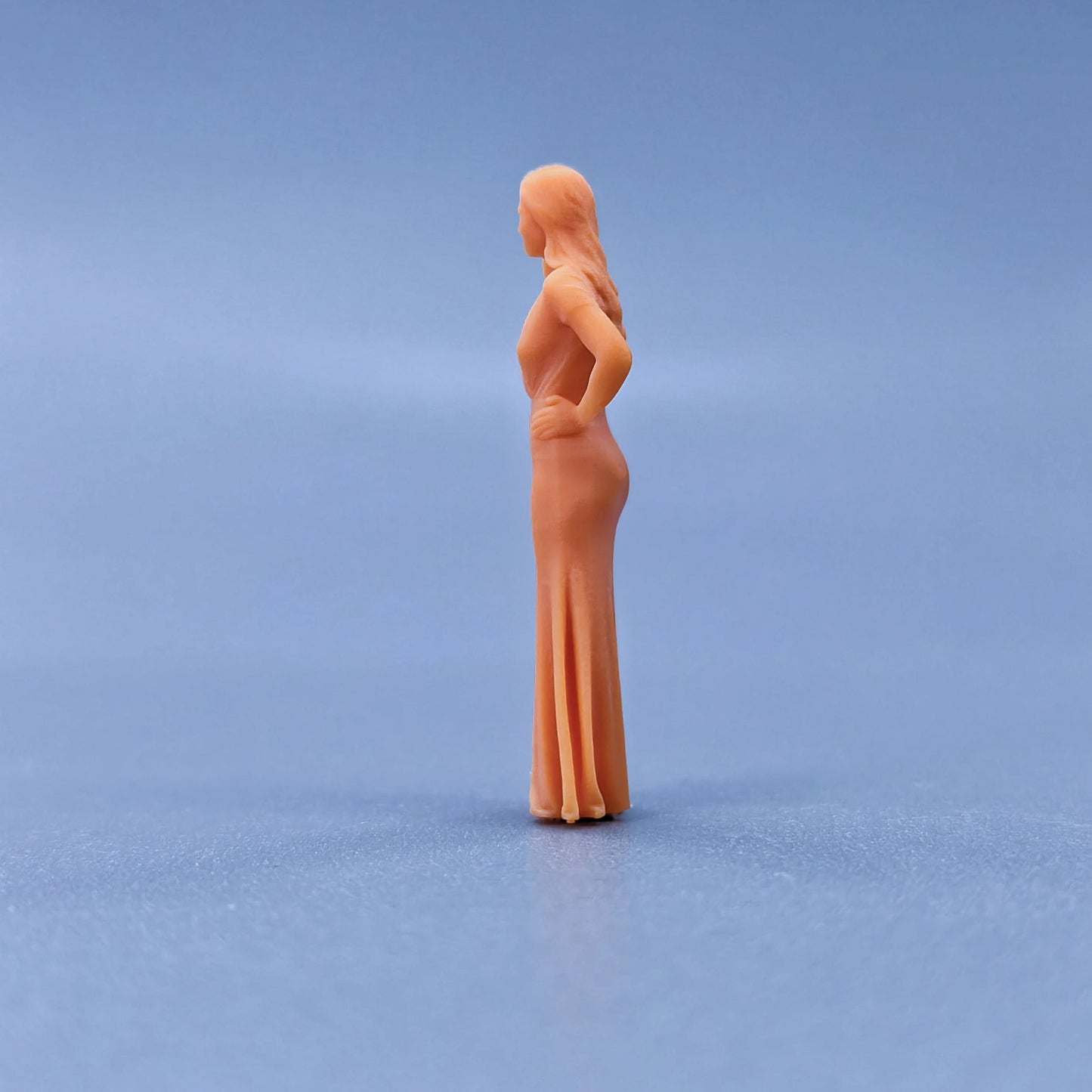 1/64 1/43 Figurines Scale Model Resin A Woman with A Smile on Her Face Uncolored Miniatures Diorama Hand-painted L209