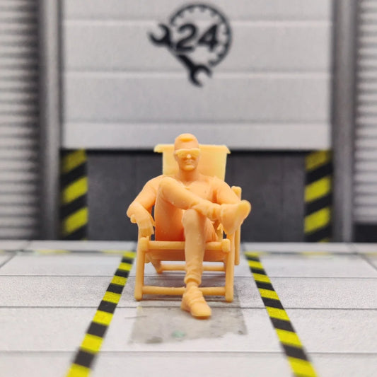 1/64 1/43 Scale Model Resin The Man of The Beach Chair Cannot Be SeparatedUncolored Miniature Diorama Hand-painted S804