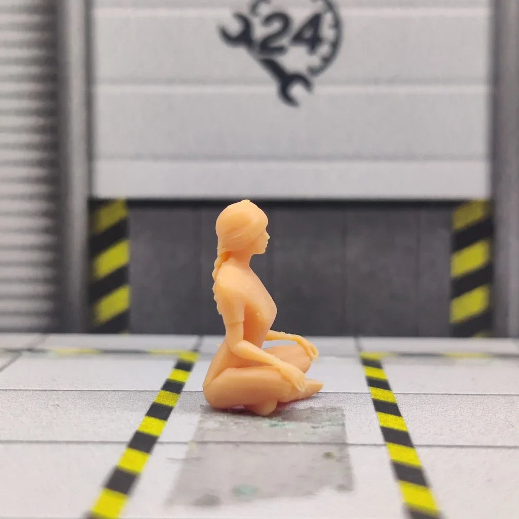 1/64 1/43 Scale Model ResinMeditation Yoga Girl Uncolored Miniature Diorama Hand-painted S834