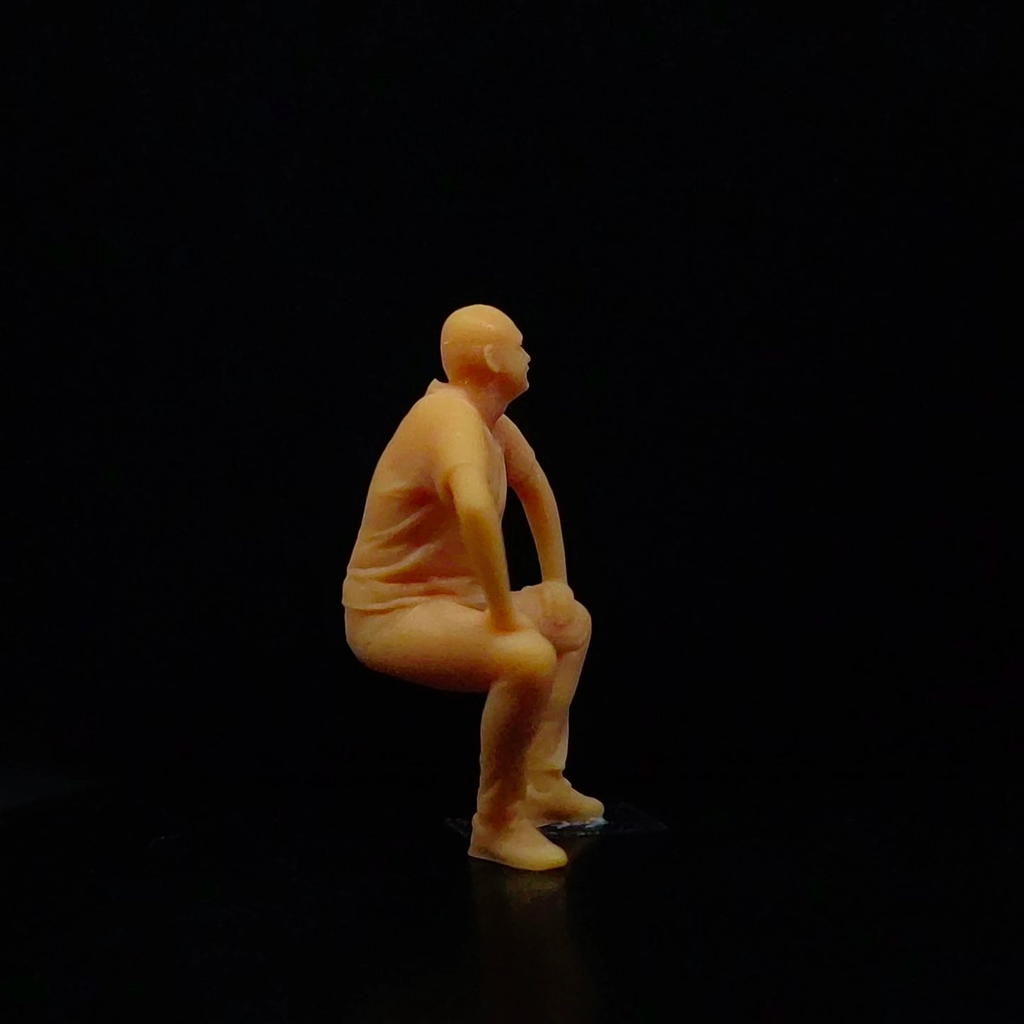 1/64 1/43 Scale Model Resin Bald Seated ManUncolored Miniature Diorama Hand-painted T223