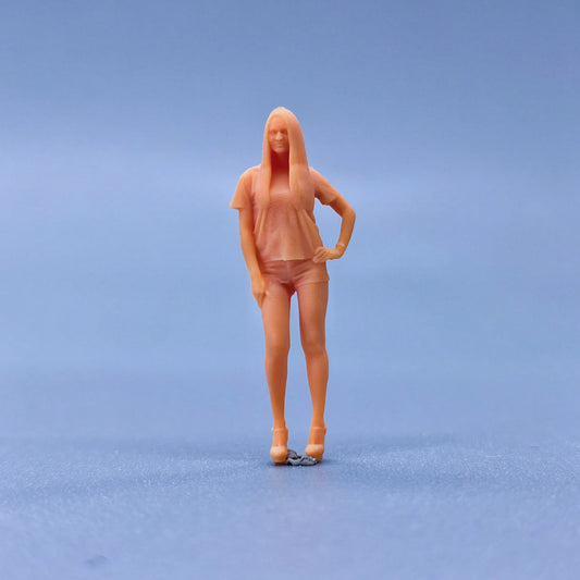 1/64 1/43 Figurines Scale Model Resin Girl Wearing Short Jeans with Long Hair Uncolored Miniatures Diorama Hand-painted  L215