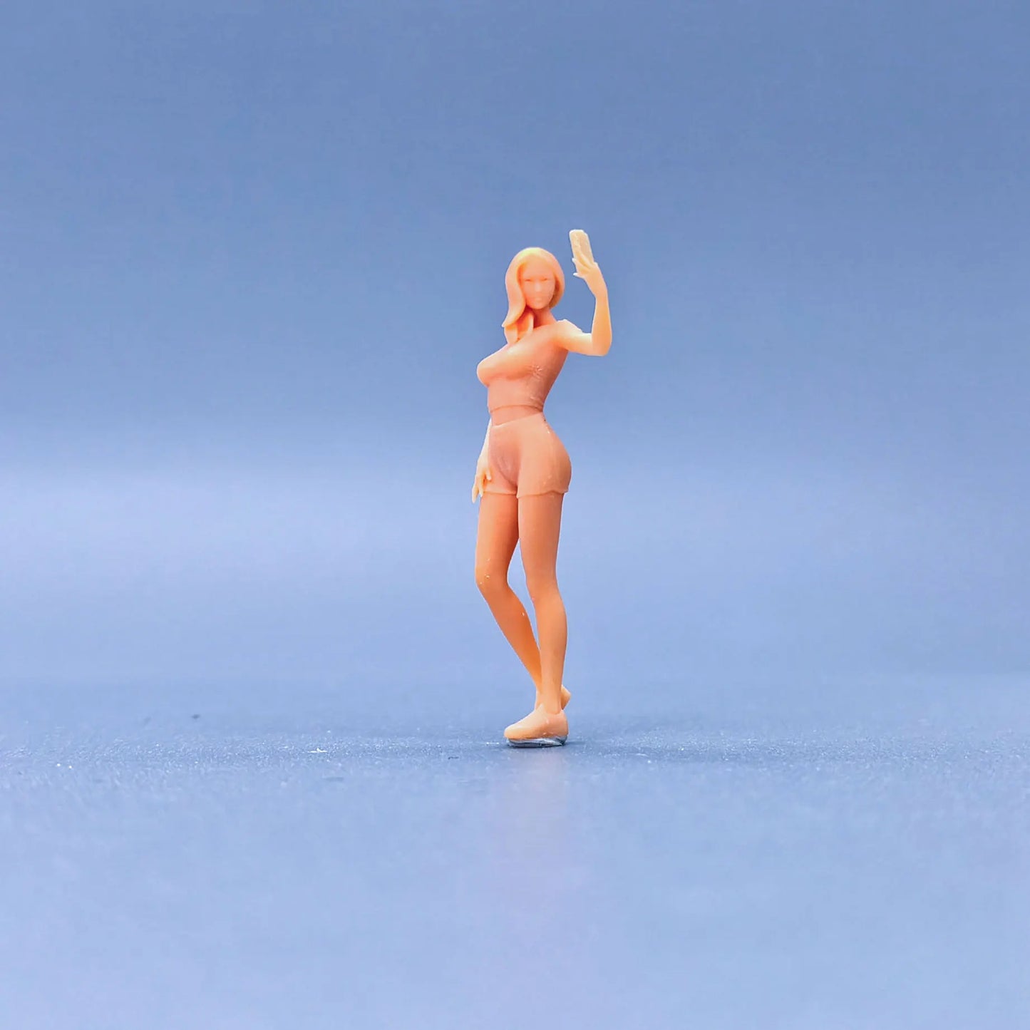 1/64 1/43 Scale Model Resin Women Taking Selfie In The Hood Uncolored Miniature Diorama Hand-painted S511