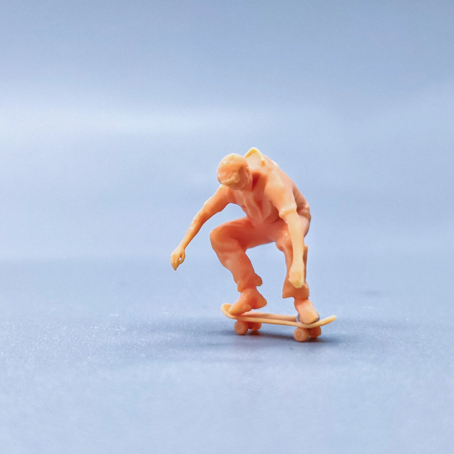 1/64 1/43 Figurines Scale Model Resin Jumping Skateboarding Boy Uncolored Miniatures Diorama Hand-painted S644