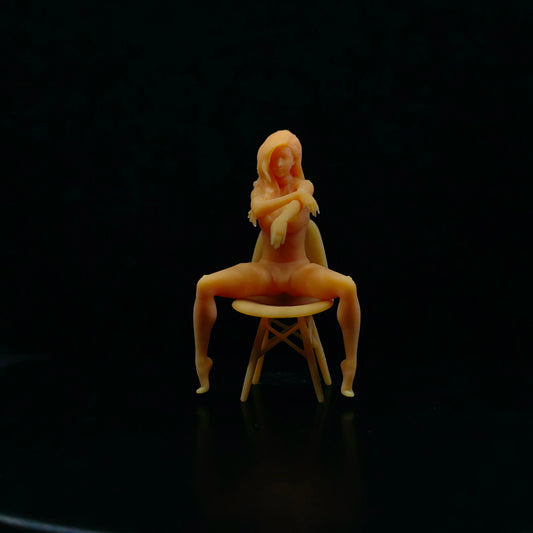 1/64 1/43 Scale Model Resin Sexy Seat Girl Uncolored Miniature Diorama Hand-painted T414