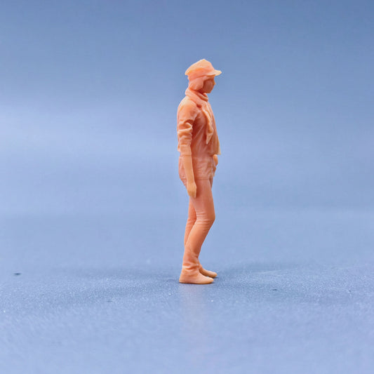 1/64 1/43 Figurines Scale Model Resin  Girl Wearing A Hat and Scarf Uncolored Miniatures Diorama Hand-painted L307