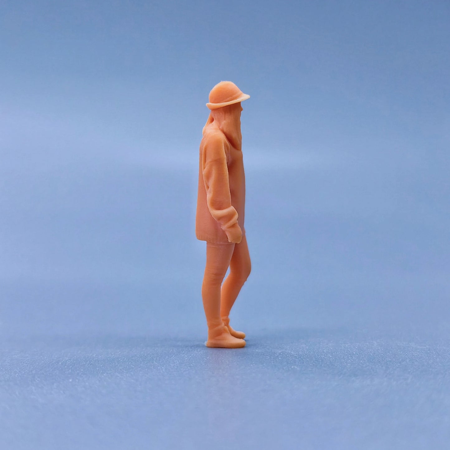 1/64 1/43 Figurines Scale Model Resin A Woman with A Hat on Her Waist Uncolored Miniatures Diorama Hand-painted L204