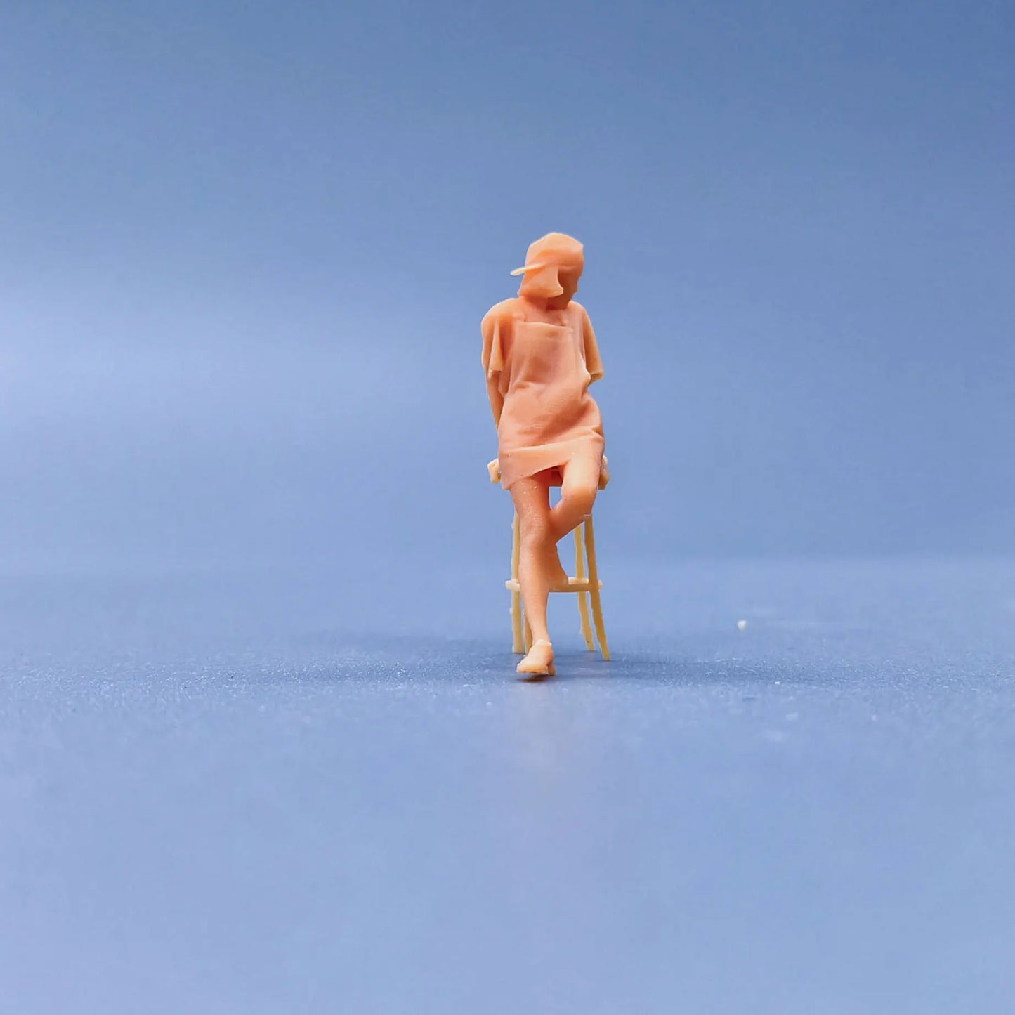 1/64 1/43 Scale Model Resin The Girl Leaning Against The Chair Uncolored Miniature Diorama Hand-painted S121