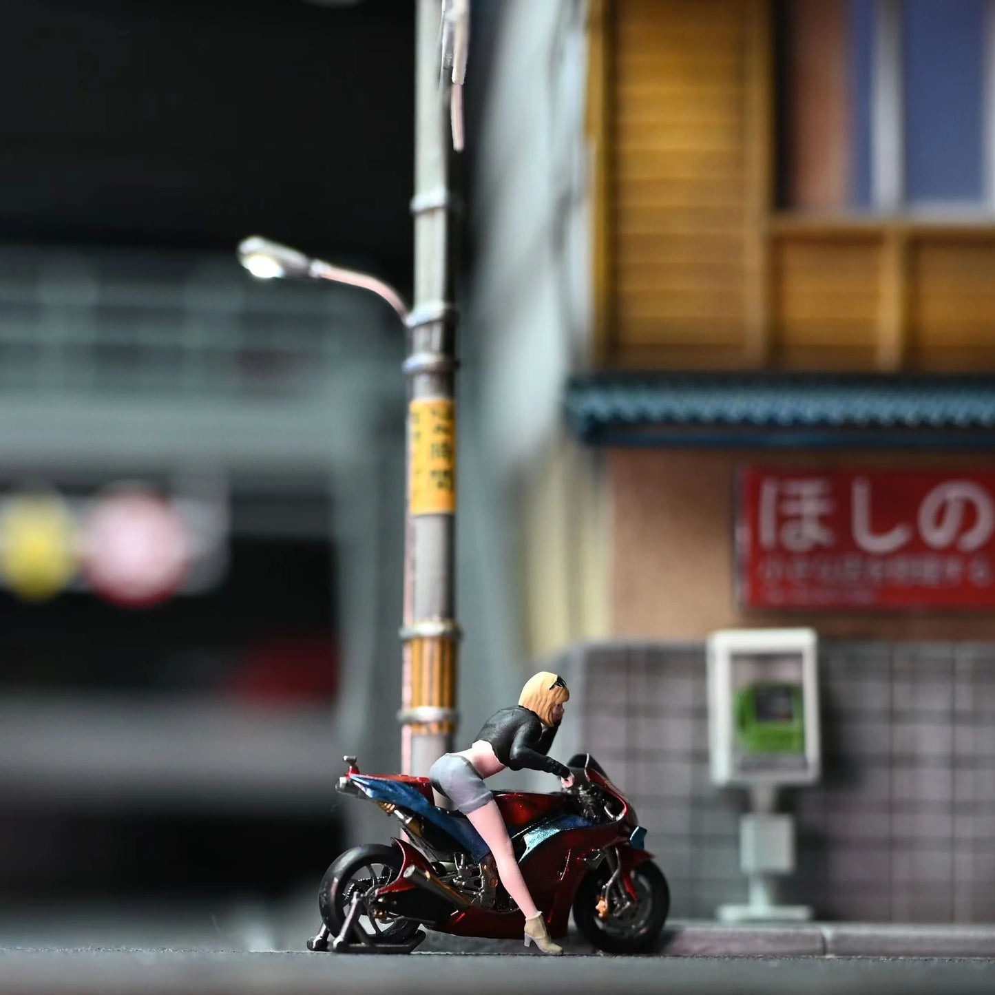 EHC 1/64 Figure Motorcycle RC213V and Girl Realistic Character Series