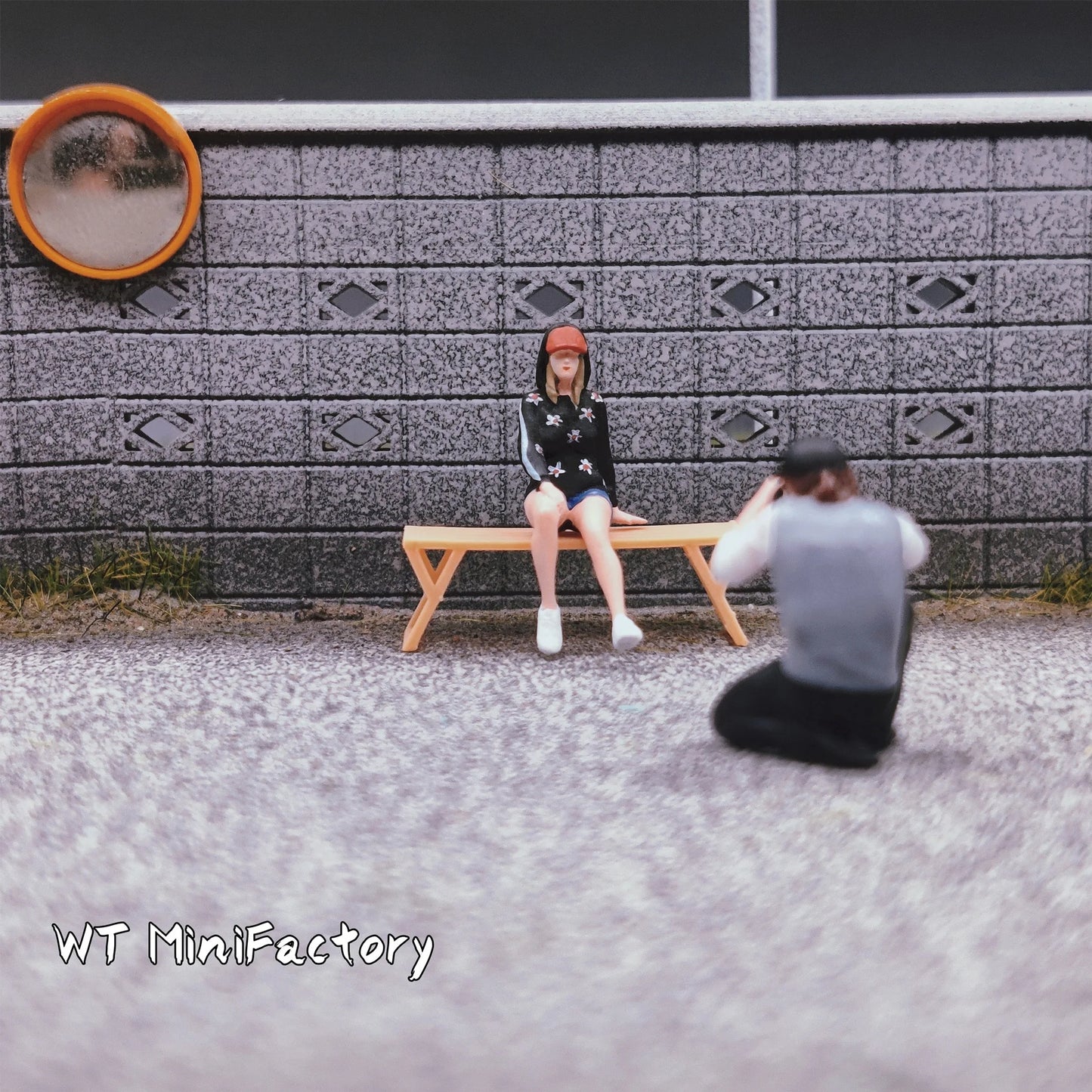 WT Minifactory Diorama 1/64 Scale Figurines Model Kneeling Photo Male&sitting Female Collection Miniature Hand-painted