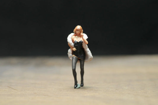 SZ Produced 1/64 diorama doll beautiful woman smoking series car model doll ornament