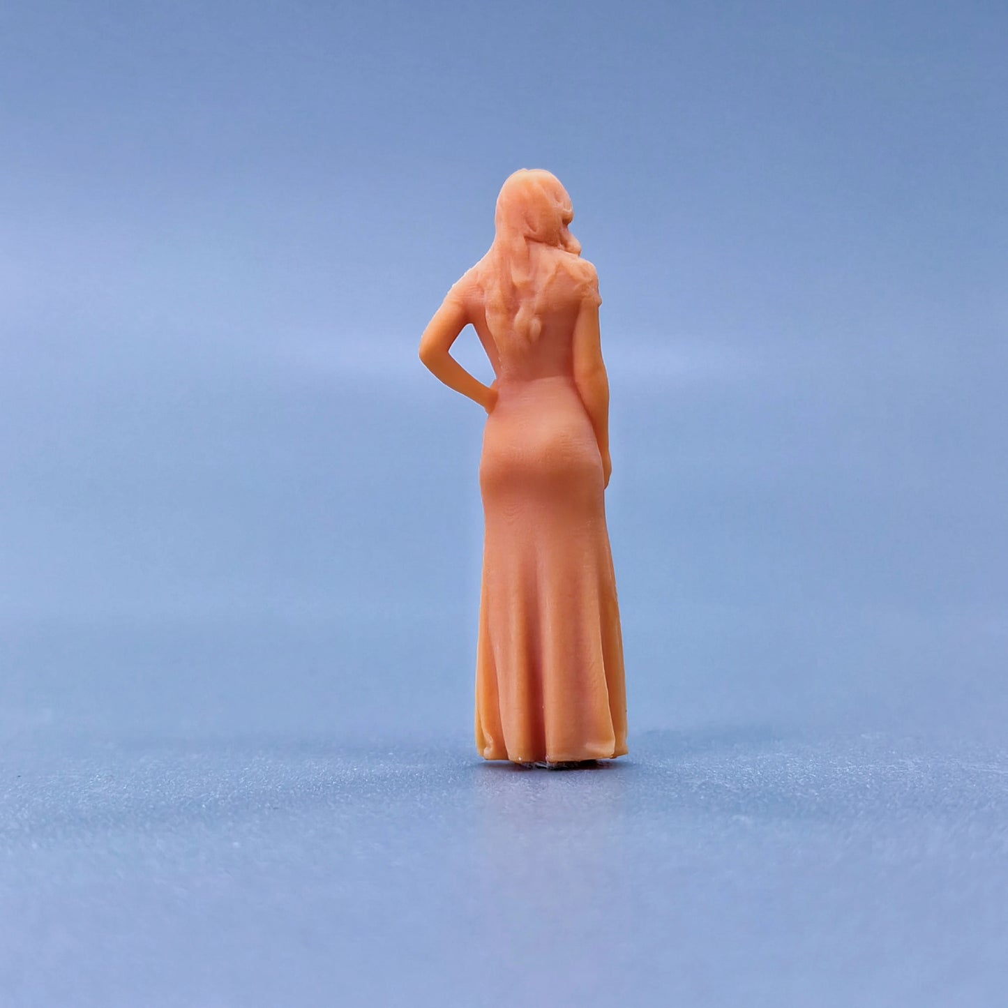 1/64 1/43 Figurines Scale Model Resin A Woman with A Smile on Her Face Uncolored Miniatures Diorama Hand-painted L209