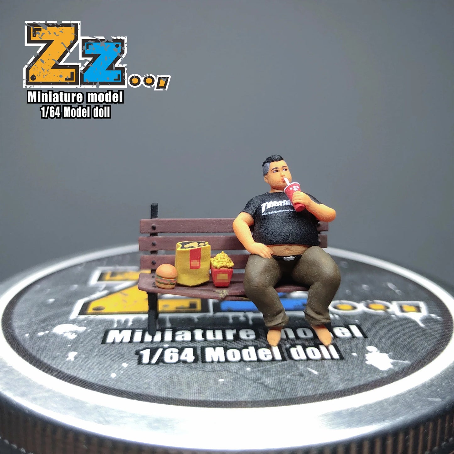 Zz Studio Diorama 1/64 Scale Figurines Model Hamburg Fat Man's Broken Bench Collection Miniature Hand-painted