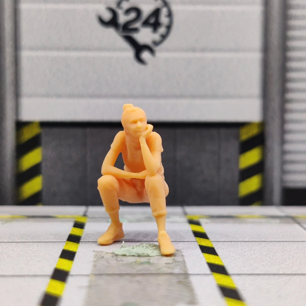 1/64 1/43 Scale Model Resin Sitting Thinking FemaleUncolored Miniature Diorama Hand-painted T213