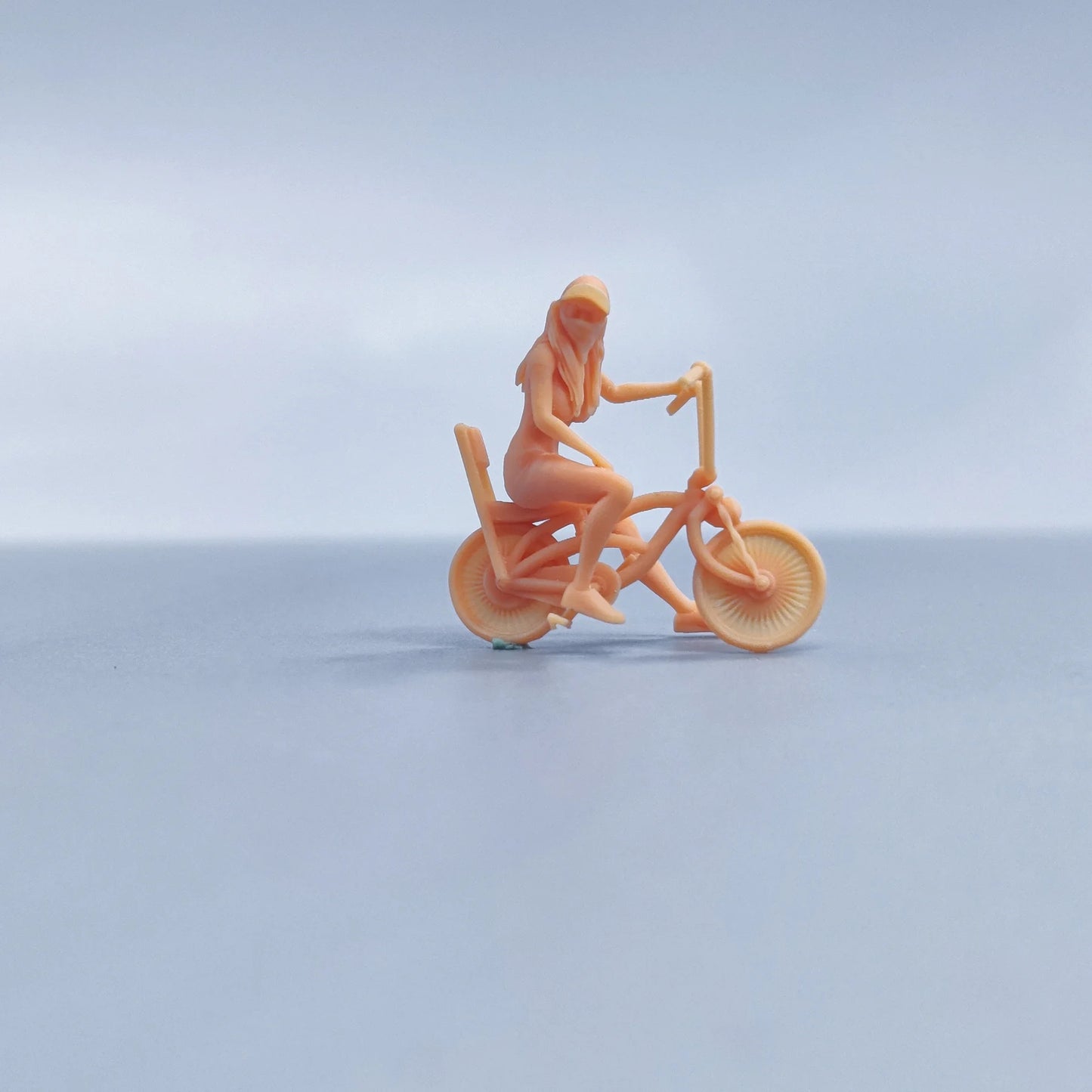 1/64 1/43 Figurines Scale Model Resin Modified Bicycle Girl Uncolored Miniatures Diorama Hand-painted V325