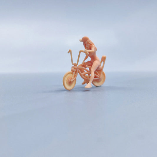 1/64 1/43 Figurines Scale Model Resin Modified Bicycle Girl Uncolored Miniatures Diorama Hand-painted V325