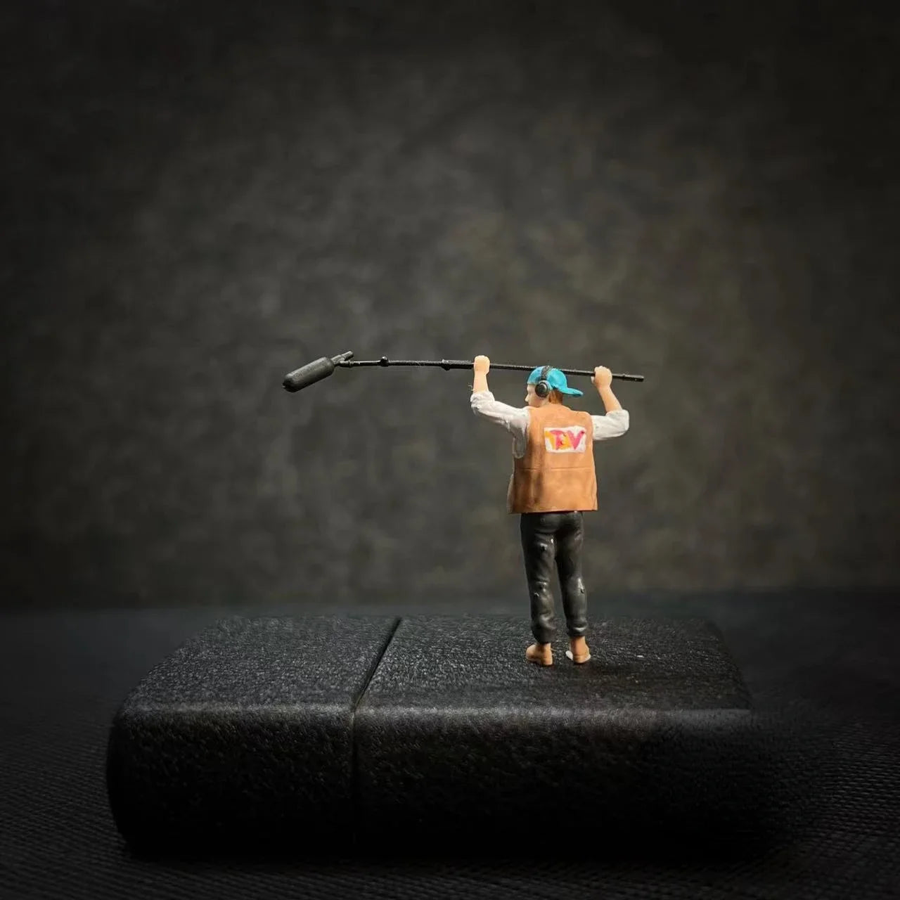 LP.Mini World Diorama 1/64 Scale Figurines Model Lighting Engineer Collection Miniature Hand-painted