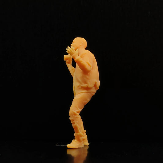 1/64 1/43 Scale Model Resin SLR Photographing Smiling ManUncolored Miniature Diorama Hand-painted T509