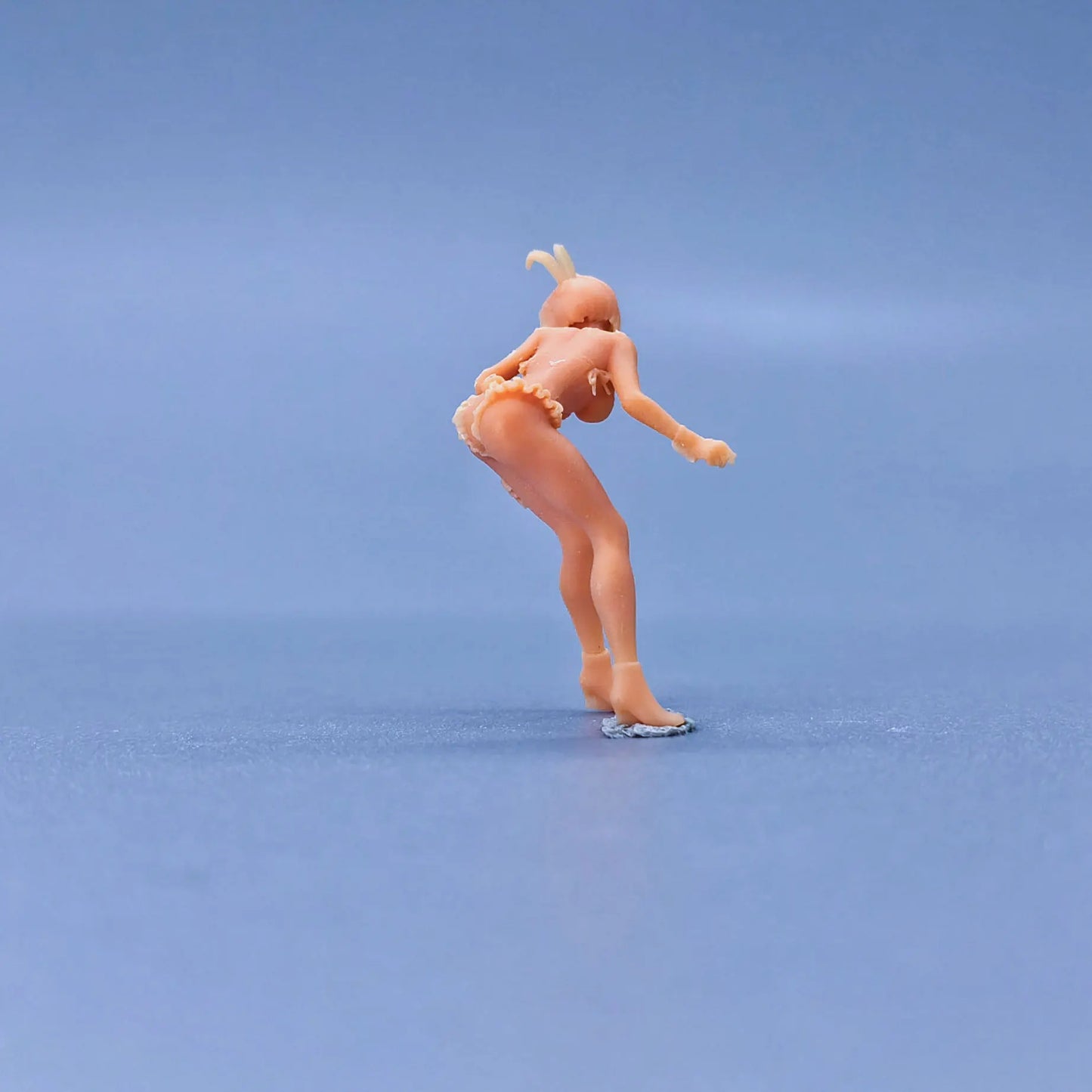 1/64 1/43 Figurines Scale Model Resin Squatting 18 and Bunny Girl Ugly Girl Uncolored Miniatures Diorama Hand-painted S332