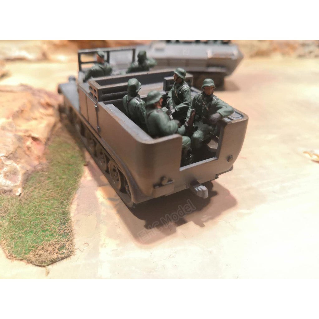 1/64 Sdkfz.11 Half Track Troop Carrier Contains 6 Figures