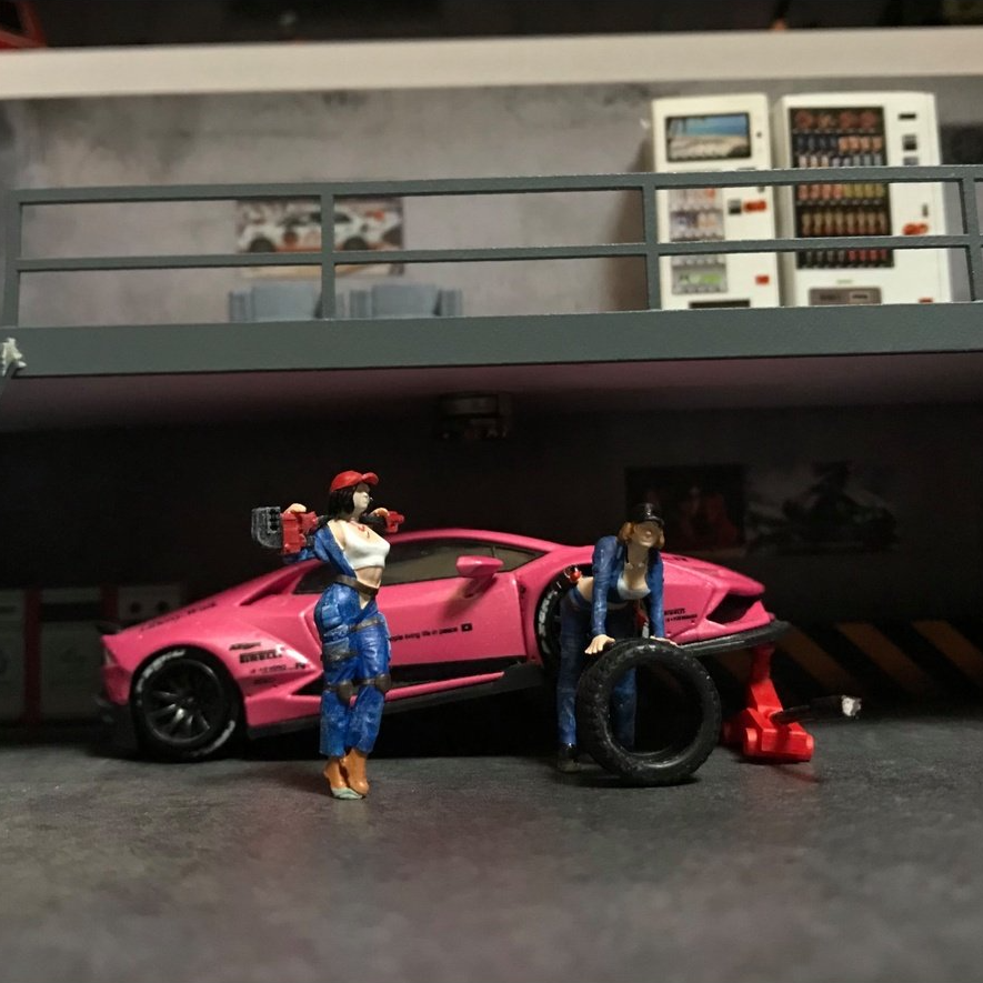 1/64 Female Auto Repairman