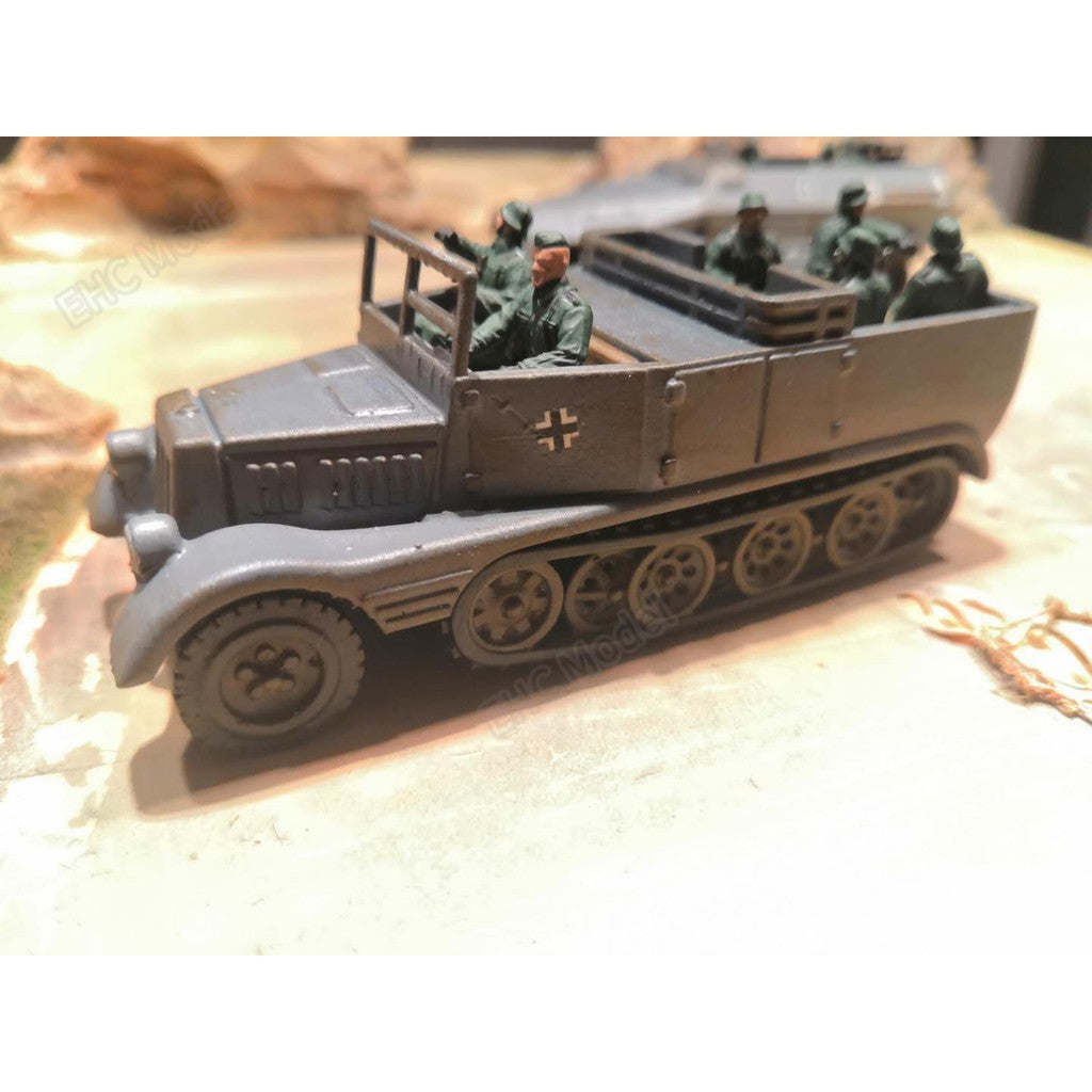 1/64 Sdkfz.11 Half Track Troop Carrier Contains 6 Figures